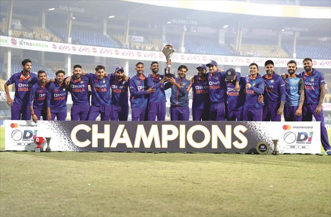 The Indian team that swept New Zealand can be seen with the trophy. (PTI)